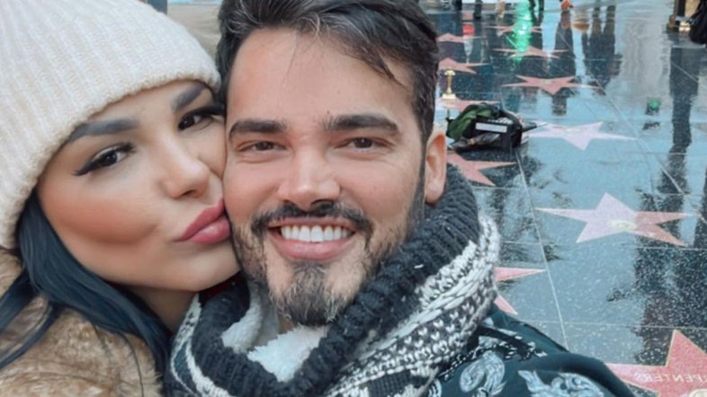 Após acidente, Jenny Miranda e marido recebem alta e voltam para hotel nos Estados Unidos