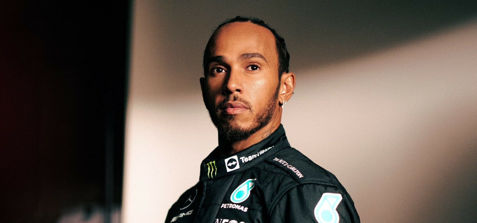 Lewis Hamilton comenta racismo sofrido nos tempos de escola: 'Traumatizante' - ISTOÉ Independente