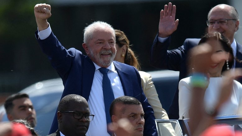 Lula assume presidência da República com discurso em defesa da soberania popular: 'Democracia para sempre'