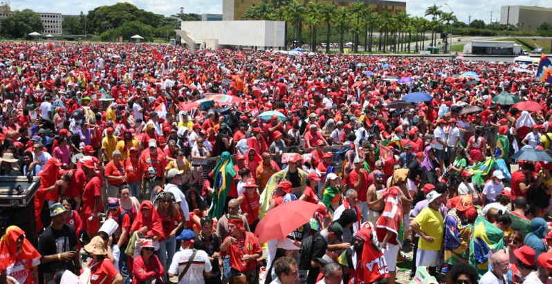 Apoiadores de Lula em Brasília