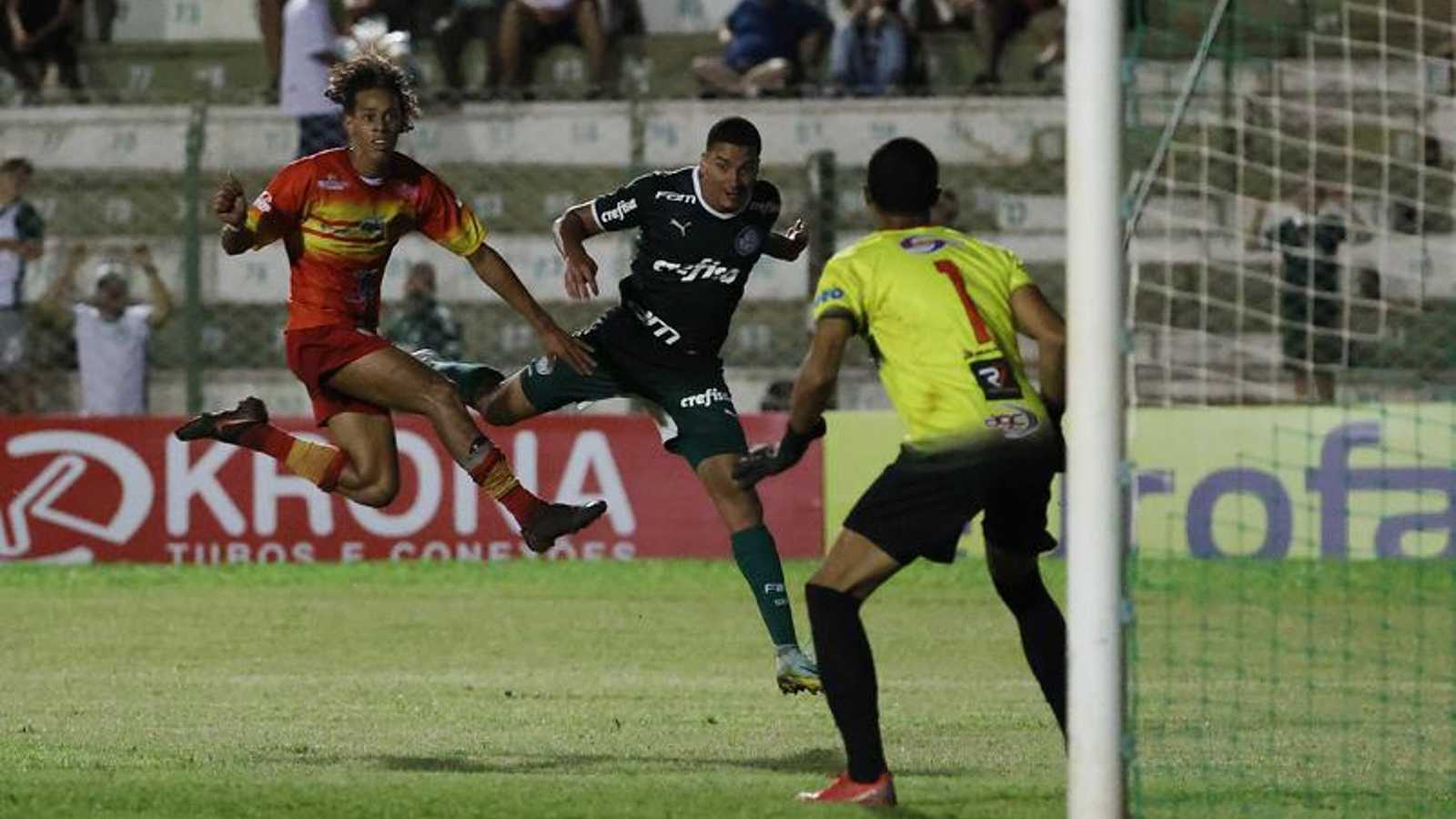 Palmeiras goleia Juazeirense-BA, segue 100% e avança às oitavas da Copinha