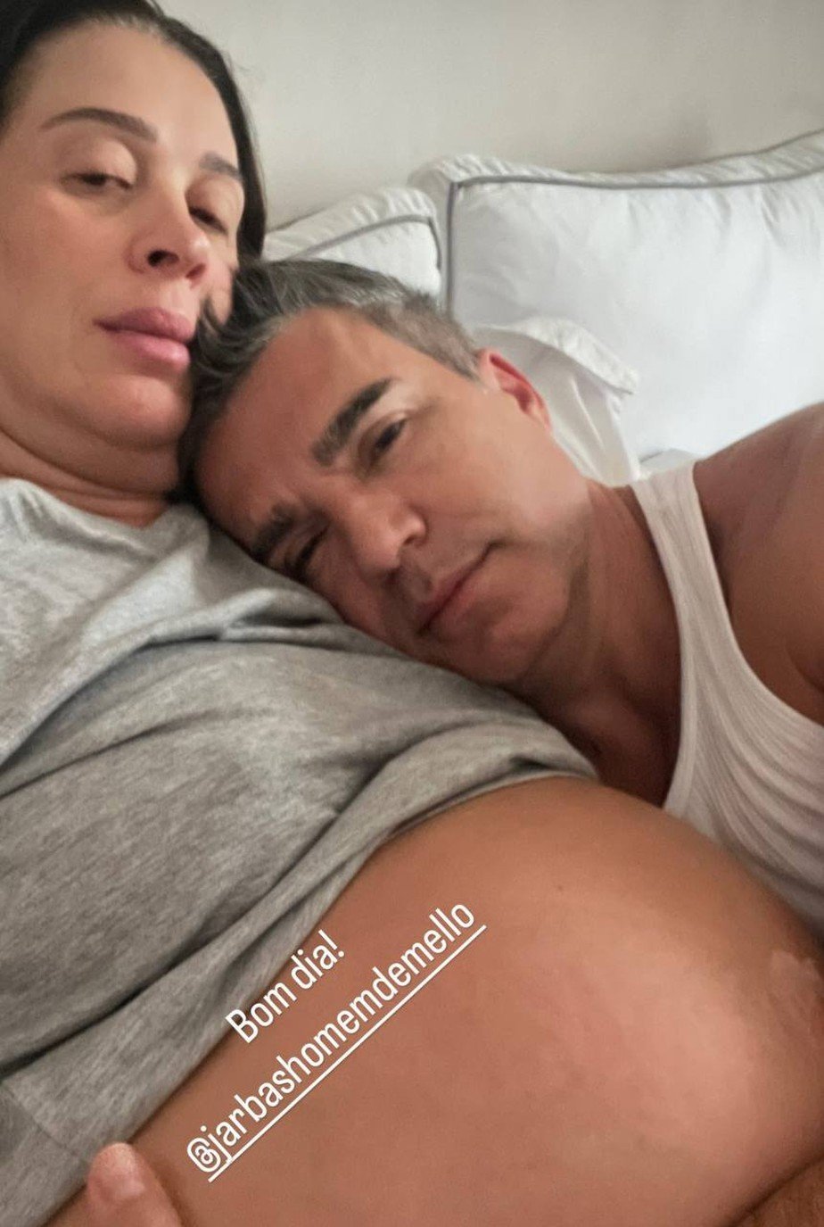 Barrigão de gravidez de Claudia Raia surpreende em foto