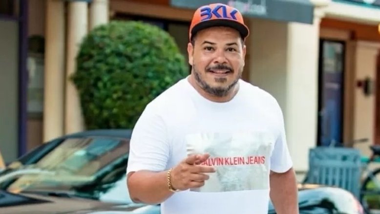 Vocalista do grupo Bokaloka está internado no Rio de Janeiro após infartar em show