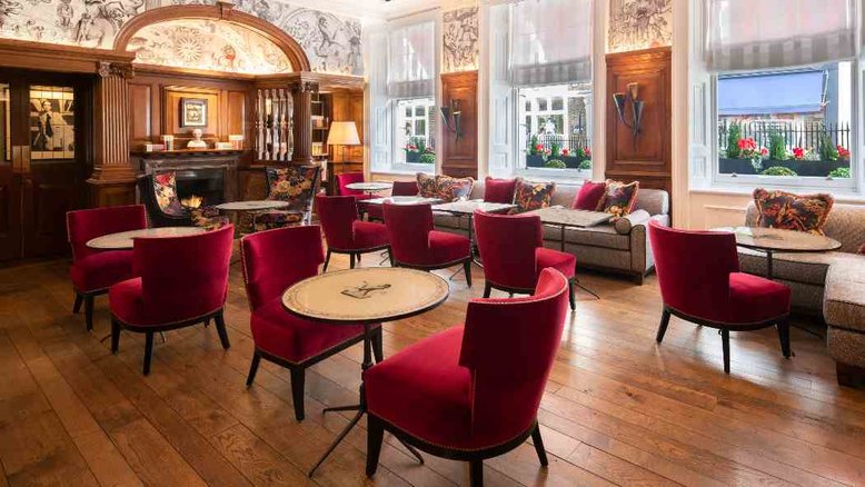 Das grifes ao chá da tarde de Agatha Christie: O que esperar do luxuoso Brown's, em Londres