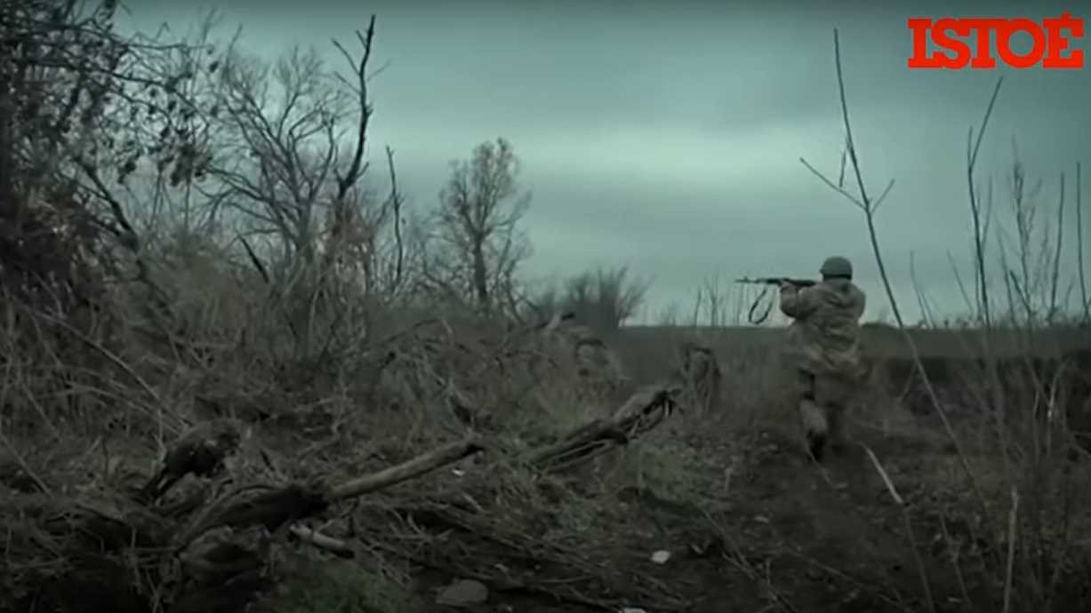 Ucrânia filma troca de tiros intensa contra russos na guerra