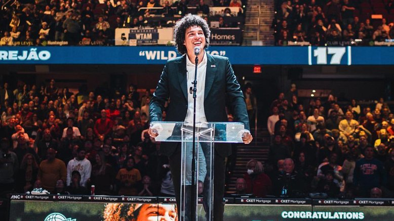 Anderson Varejão é homenageado antes de assumir cargo na gestão dos Cavaliers