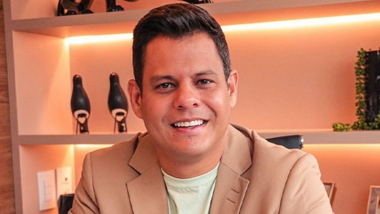 Hormônios bioidênticos ajudam homens e mulheres a ‘envelhecer bem’, segundo médico Adriano Marcell