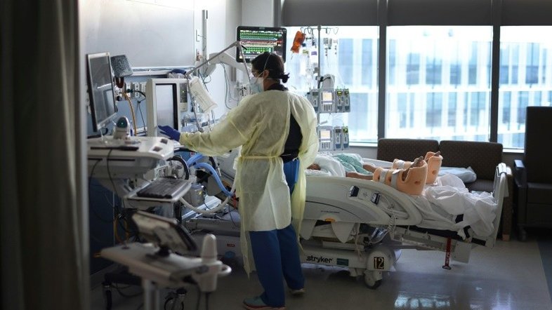 Nova variante de Covid-19 chega ao Brasil | (Crédito: GETTY IMAGES/AFP/Arquivos)