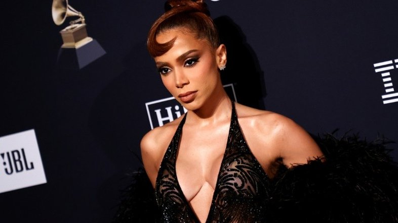 Anitta revela consulta com astróloga para definir local do aniversário de 30 anos