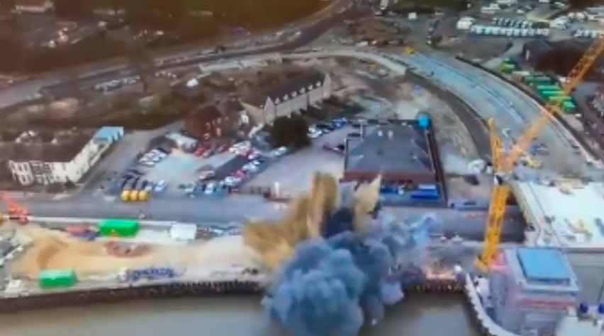 VÍDEO: bomba da Segunda Guerra Mundial explode enquanto especialistas tentavam desarmá-la