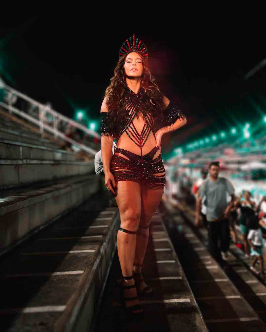 Paolla Oliveira posa com traje sensual e deixa bumbum à mostra: 'Deusa' 5 Paolla Oliveira