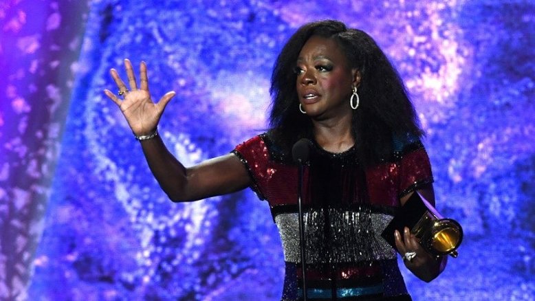 Atriz Viola Davis leva um Grammy e alcança status 'EGOT'