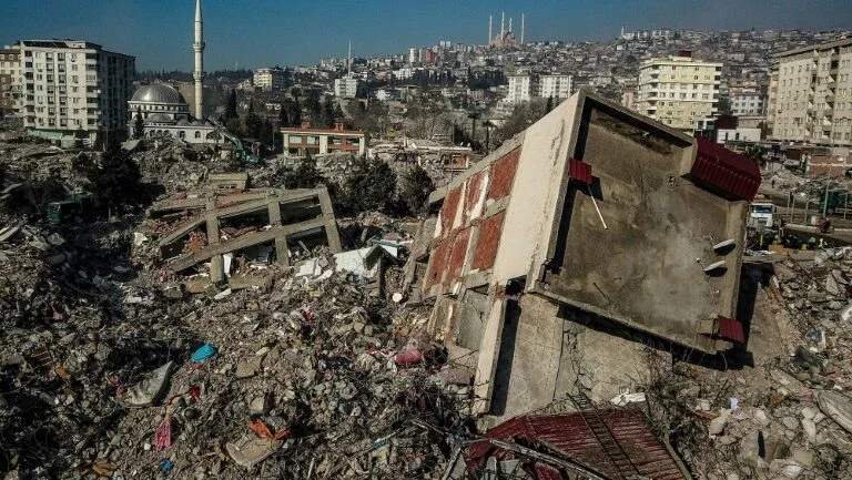 Tremor secundário deixa um morto e dezenas de feridos na Turquia