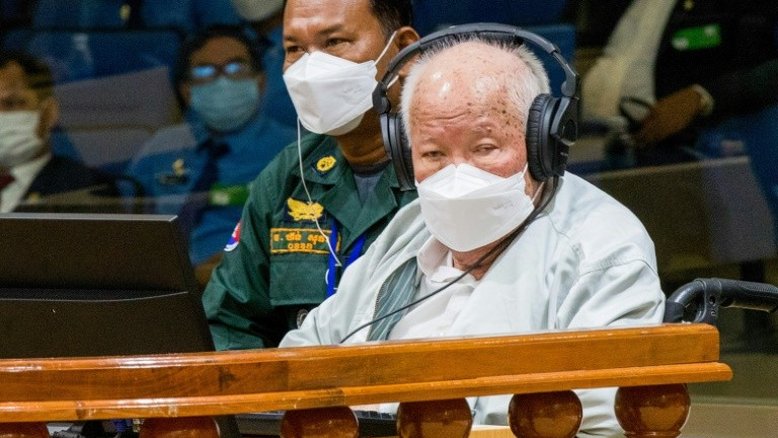 Líder do Khmer Vermelho transferido para a prisão no Camboja para cumprir pena por genocídio