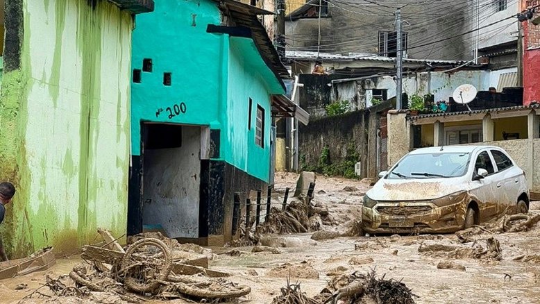 PM-SP e Corpo de Bombeiros fazem apelo em meio ao caos em São Sebastião