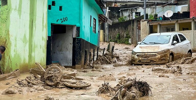 Rua alagada pelas fortes chuvas no município de São Sebastião, litoral norte do estado de São Paulo, em 19 de fevereiro de 2023 - Sao Sebastiao City Hall/AFP