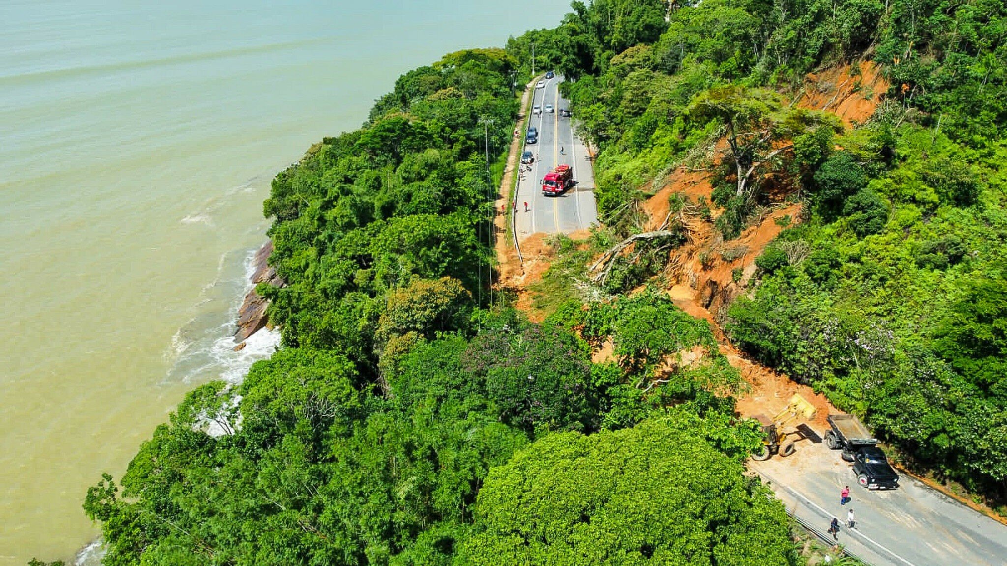 Ao menos 228 pessoas est&atilde;o desalojadas ap&oacute;s fortes chuvas no litoral de SP  - ISTO&Eacute; Independente