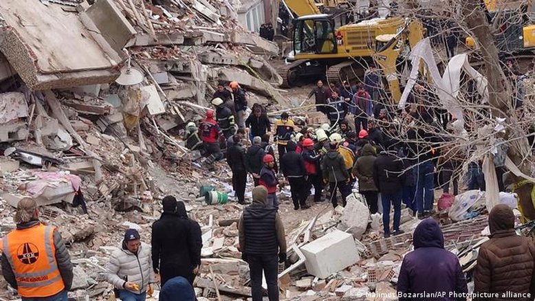 Terremoto deixa mais de 5 mil mortos na Turquia e na Síria