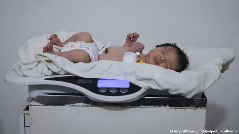 O destino da bebê nascida sob os escombros do terremoto na Síria