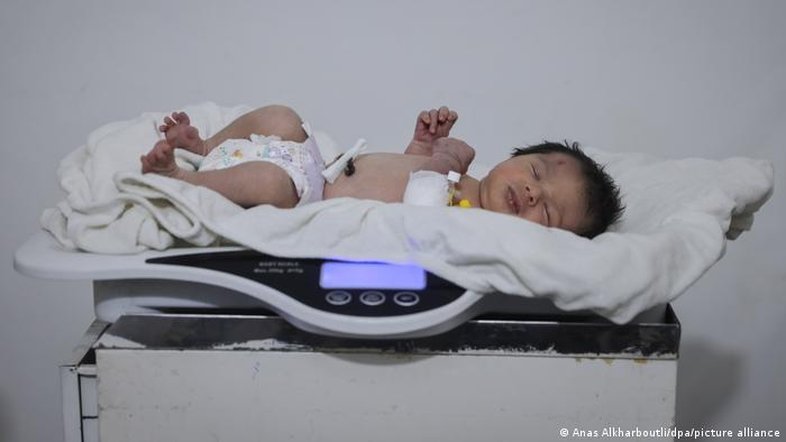 O destino da bebê nascida sob os escombros do terremoto na Síria