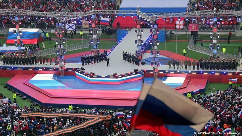 Putin reforça retórica nuclear após suspender acordo de desarmamento