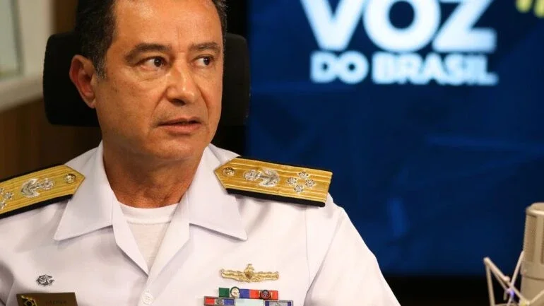 O comandante da Marinha, almirante Almir Garnier Santos