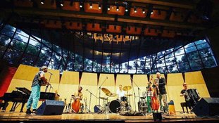 Baterista norueguês Paal Nilssen-Love toca com músicos brasileiros em projeto de Free Jazz