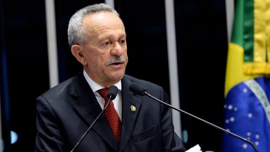 Arthur Lira é reeleito com folga para presidência da Câmara dos Deputados