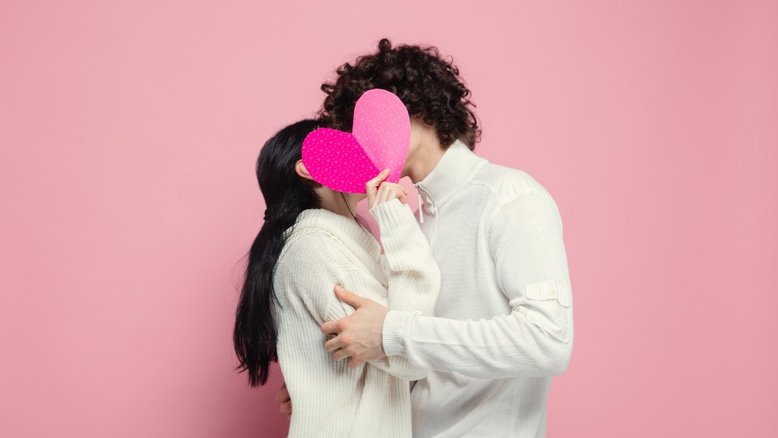 Homens ou mulheres, quem diz 'eu te amo' primeiro? Pesquisa revela