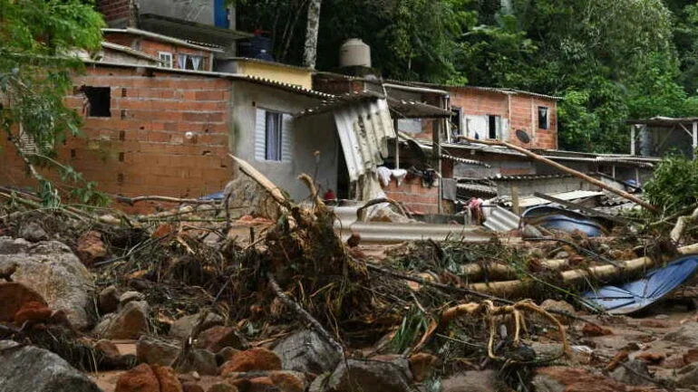 Nº de mortos no litoral de SP chega a 48 e buscas são retomadas após novas chuvas
