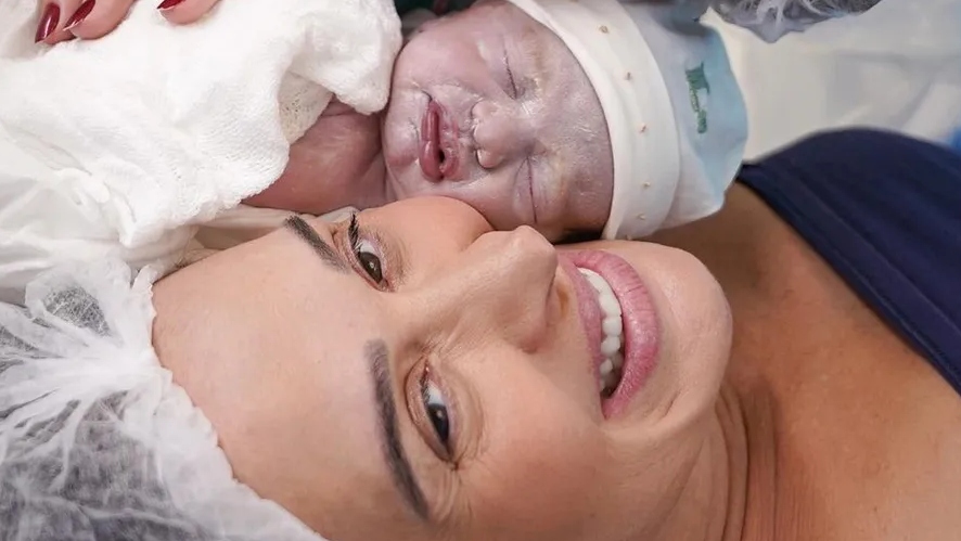 Claudia Raia é detonada após nascimento do filho: 'Já nasceu com R$ 5 milhões da Lei Rouanet'