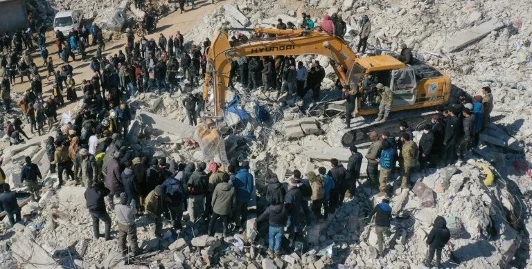 Número de mortos em terremoto em Turquia e Síria passa de 22.700