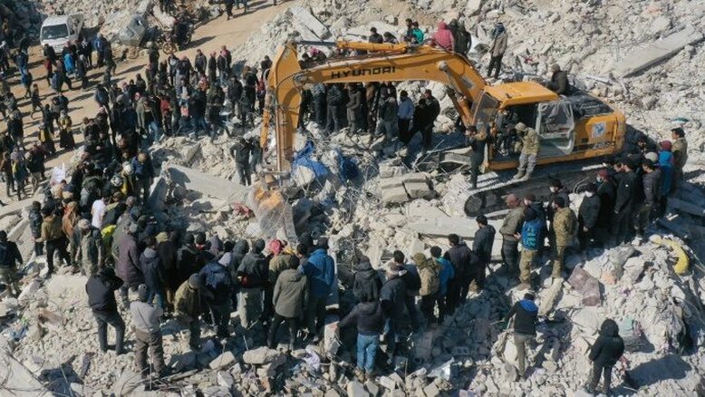 Número de mortos em terremoto em Turquia e Síria passa de 22.700