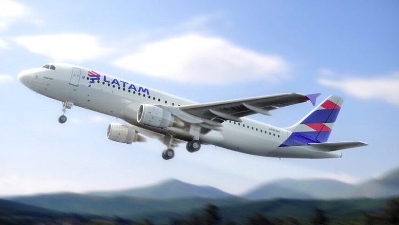 Vídeo: incidente em voo da Latam deixa passageiros feridos