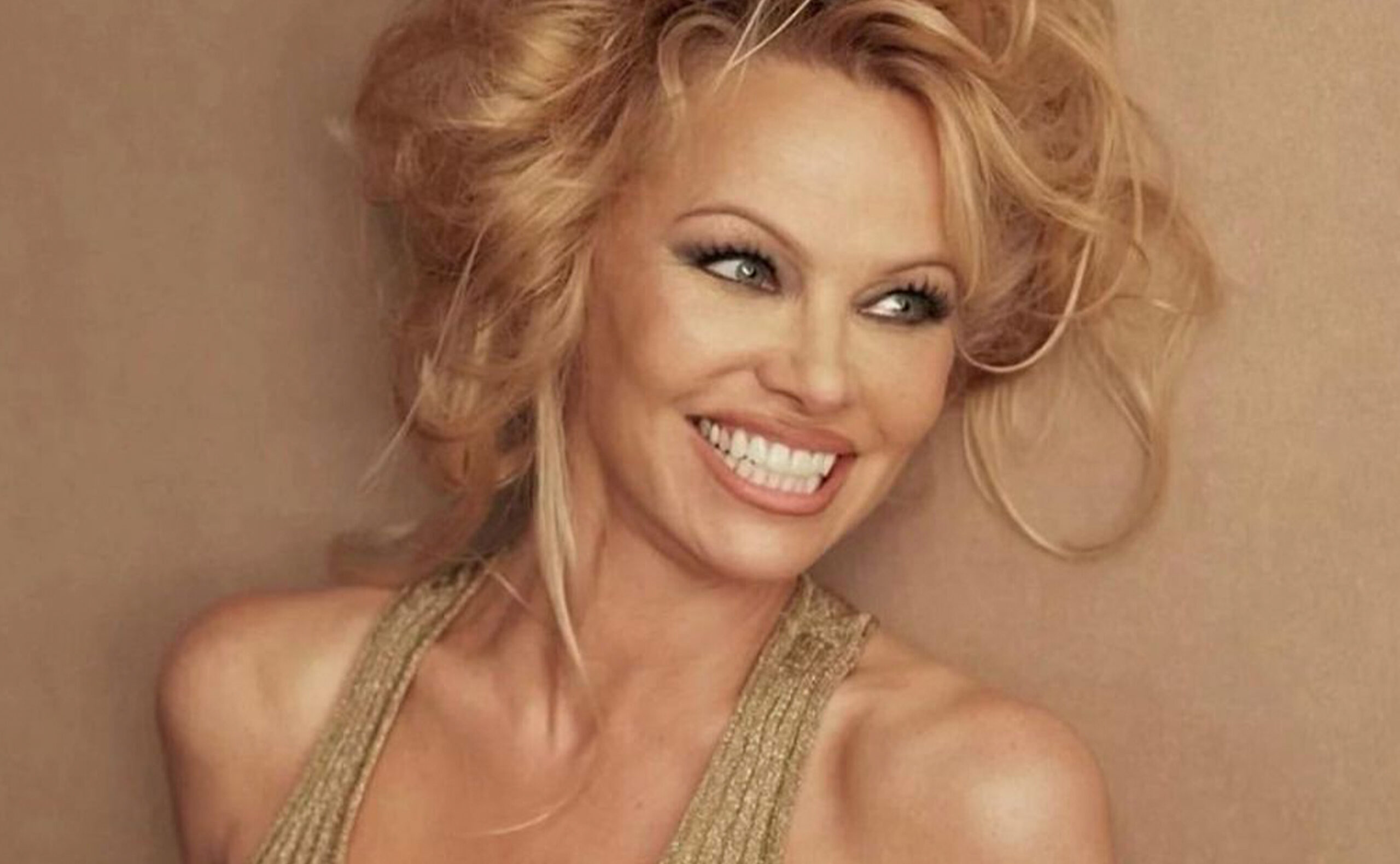 Pamela Anderson revela que melhor noite de sexo foi com homem de 80 anos