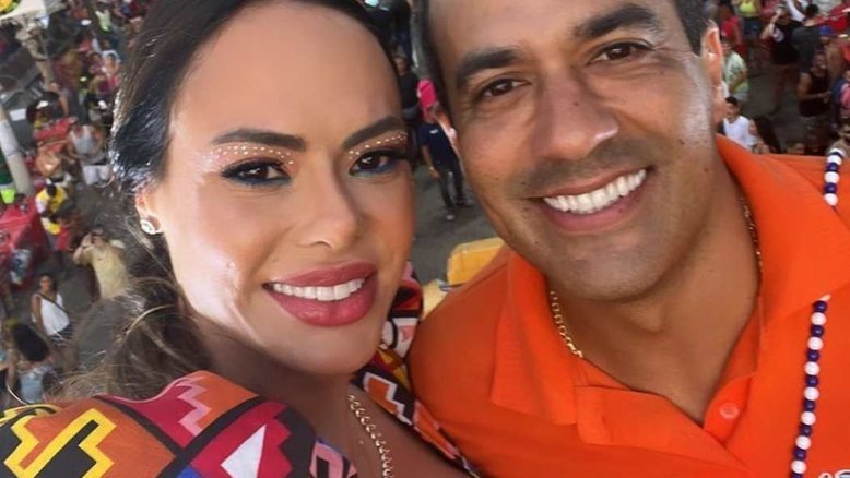 Mulher de prefeito elogiado por Anitta responde: 'Tô chegando'