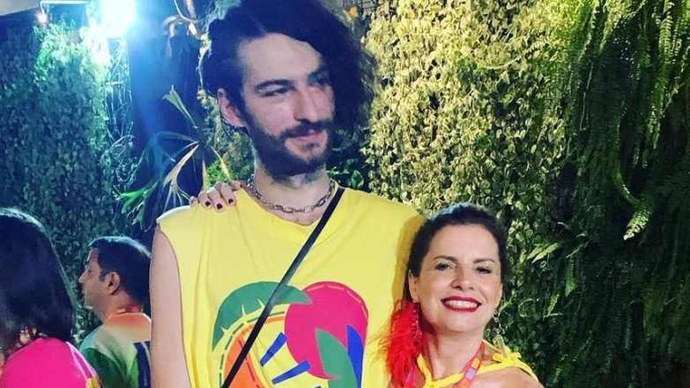 Em foto inédita, altura do filho de Debora Bloch surpreende: 'Gigante'