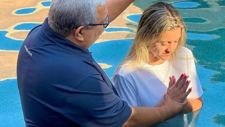 Filha de Gugu Liberato é batizada nos Estados Unidos: 