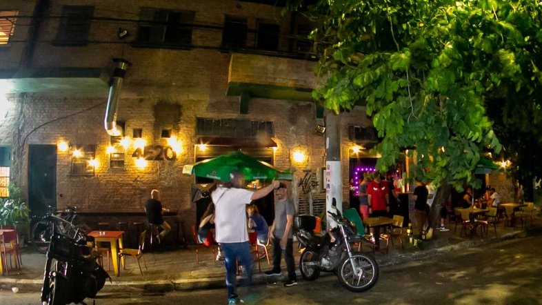 4E20 Vinyl Music Bar