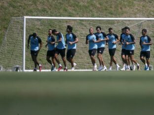 Jogadores de Inter e Caxias brigam após queda do Colorado na semifinal do  Gauchão - ISTOÉ Independente