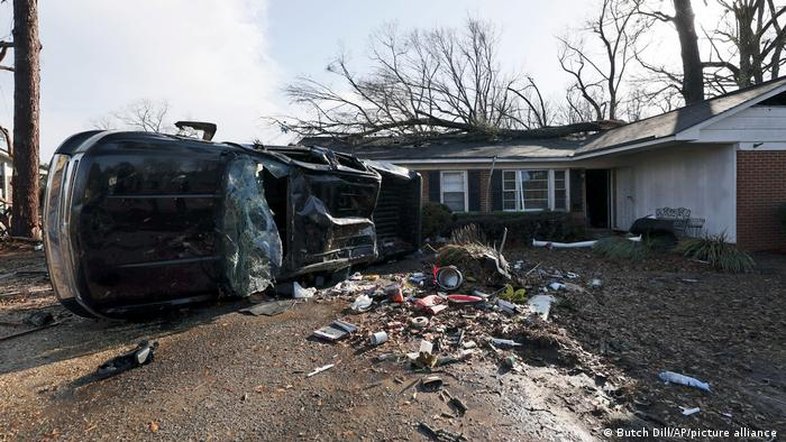 Tornado deixa ao menos menos 23 mortos nos EUA
