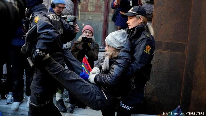 Greta Thunberg é detida em protesto na Noruega