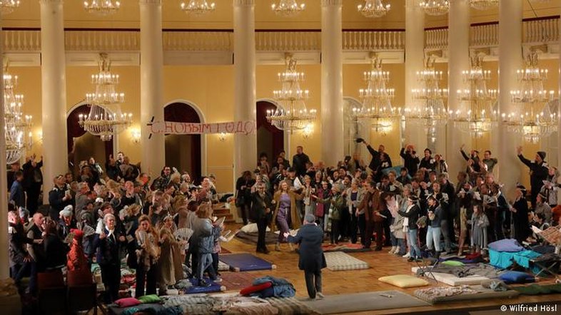 "Guerra e paz": quando a ópera vira front de batalha