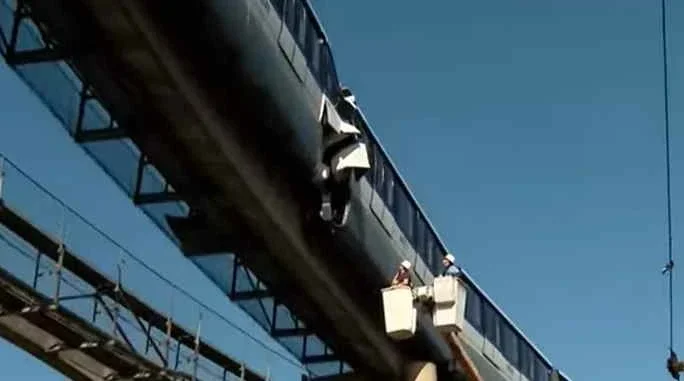 Colisão entre trens do Metrô de SP provoca filas em ônibus e caos no trânsito