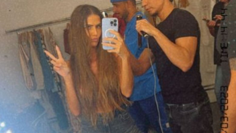 'Topless', Deborah Secco registra bastidores de campanha