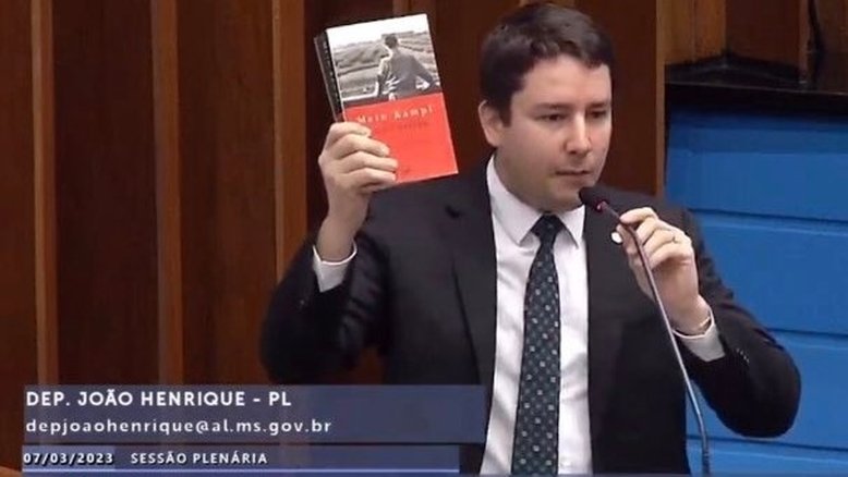 Vídeo: deputado bolsonarista exalta livro de Hitler na assembleia de MS
