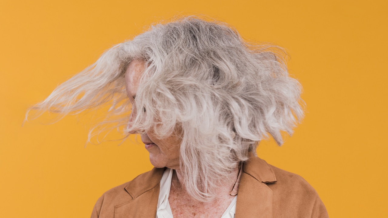 4 dicas fáceis de cuidados com o cabelo após os 50 anos