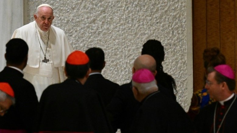 Qual a diferença entre cardeal e arcebispo; entenda hierarquia da Igreja Católica