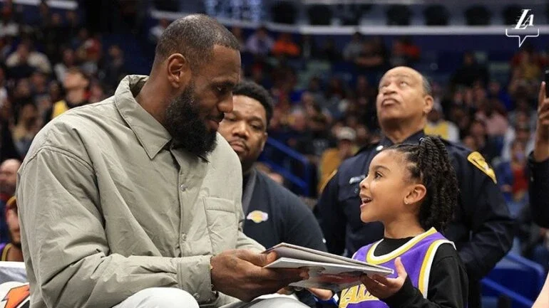 Reprodução/Twitter @Lakers