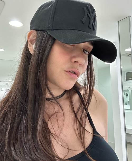 Aos 52 anos, Alessandra Negrini arranca elogios com foto na web: 'Dando gatilhos'